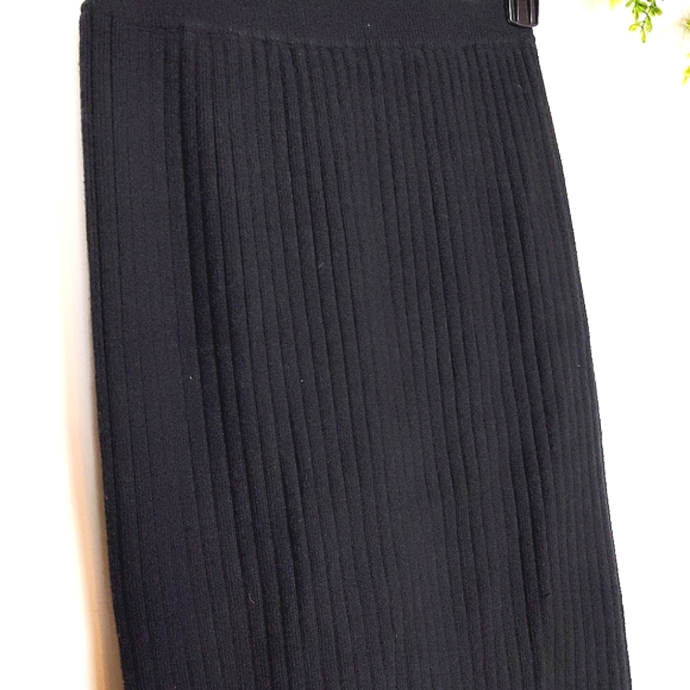 🆕🌿REVERSIBLE KNIT/LACE SKIRT🌿 - Picture 2 of 9